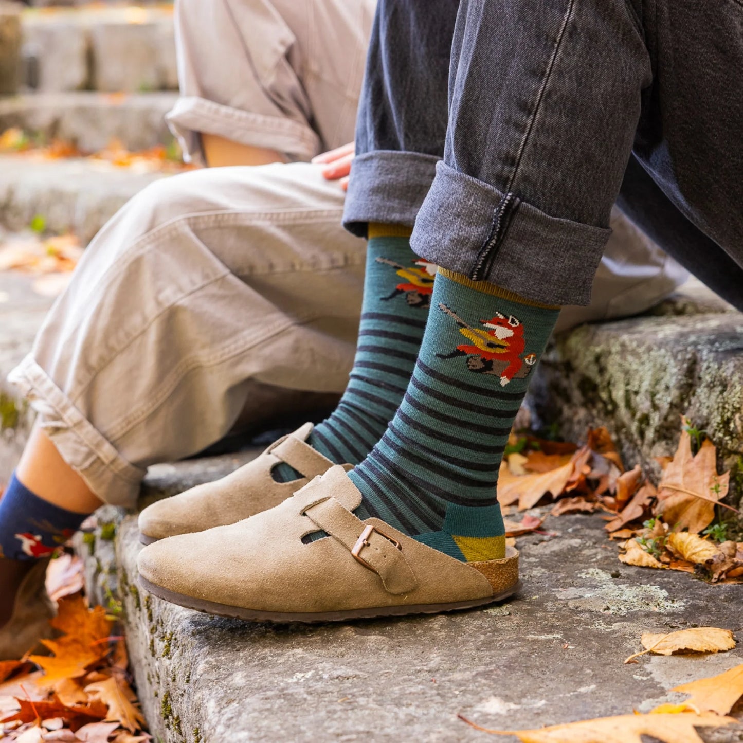 6096 Wild Life Crew Lightweight Lifestyle Socks by Darn Tough