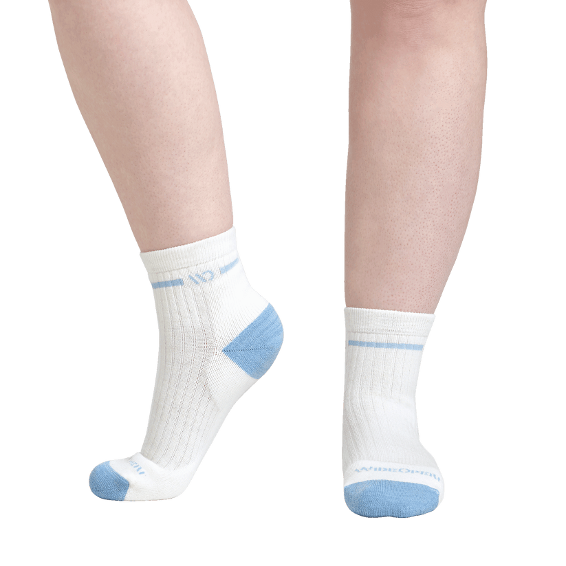 9501 Women's Single Stripe Cushioned Quarter Socks by Wide Open